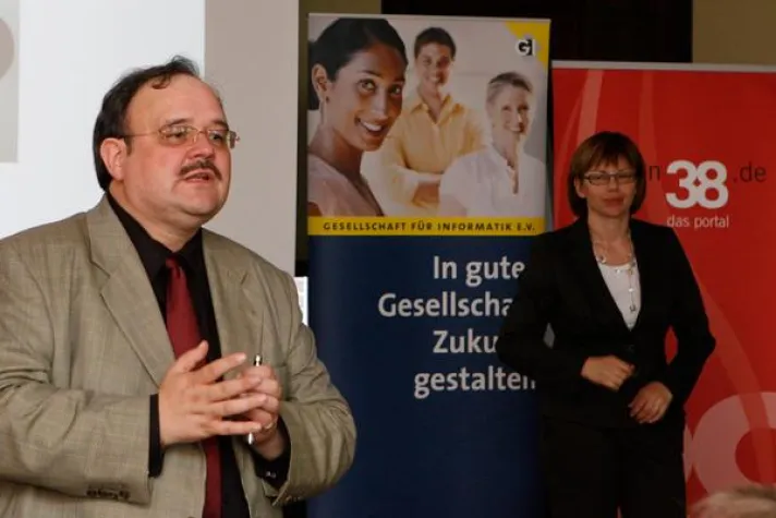 De-Mail soll jährlich 1,4 Milliarden Euro einsparen Bild: De-Mail soll jährlich 1,4 Milliarden Euro einsparen