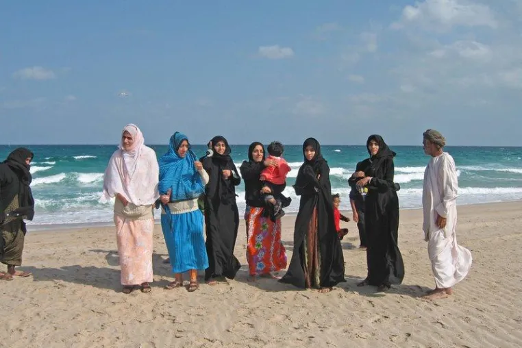 Männergesellschaft? Von wegen! Die erste Frauenreise nach Oman Bild: Männergesellschaft? Von wegen! Die erste Frauenreise nach Oman