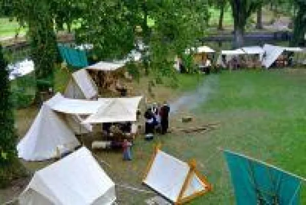Bild: Kulturhistorischer Handwerkermarkt im Wasserschloss Mellenthin