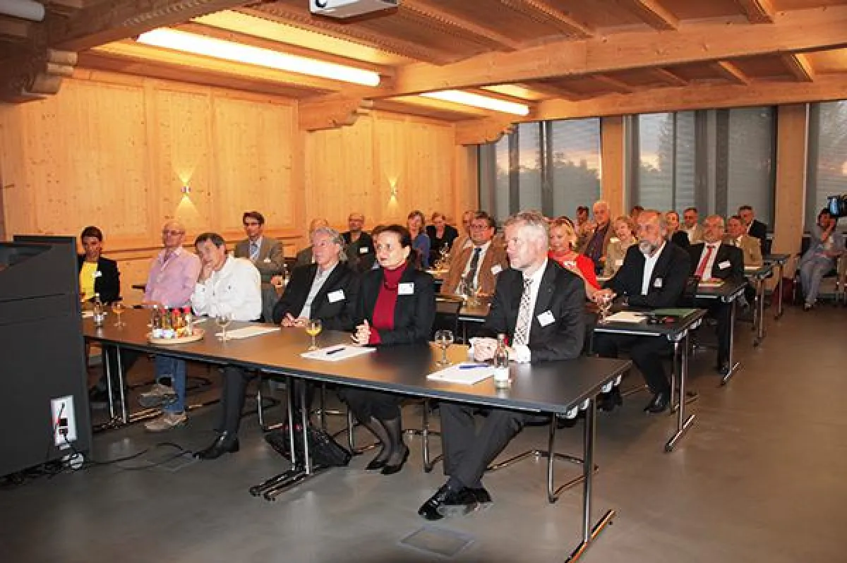Marketingclub Regensburg zu Gast in den neuen Konferenzräumen der Eckert Schulen