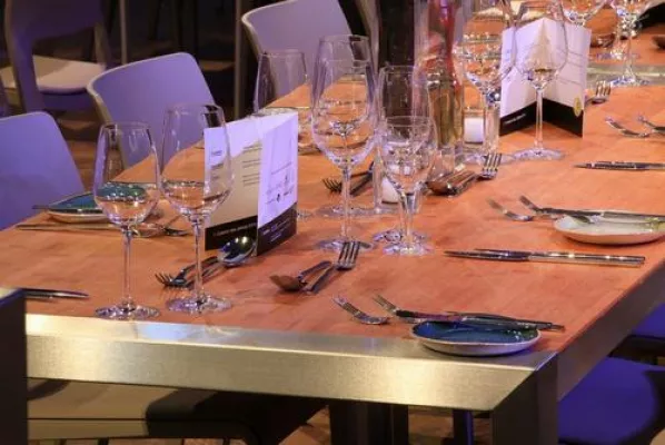 Bild: Party Rent präsentiert modulares Tischkonzept