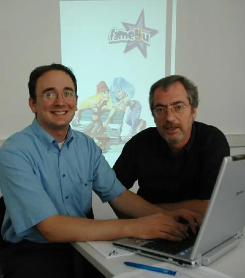 Existenzgründer und FHM-Absolvent Christian Sauer stellte gemeinsam mit Prof. Dr. Richard Merk, Geschäftsführer der Fachhochschule des Mittelstands (FHM) in Bielefeld , das neue Projekt \'Fame4u\' vor