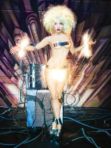 Reicht ein rosa Plüschhasen-Kostüm für Lady Gaga? Bild: Reicht ein rosa Plüschhasen-Kostüm für Lady Gaga?