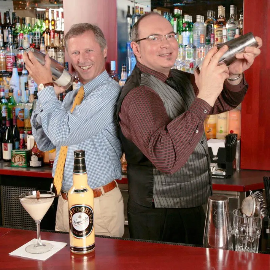 William Verpoorten und Cocktail-Weltmeister Torsten Spuhn laden Mix-Fans am 26. Juli 2007 zum kostenlosen Cocktail-Kurs nach Erfurt ein. Jetzt bewerben unter \