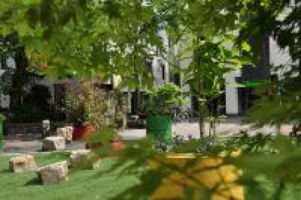 Oldenburger Stadtgärten: Boutique mit Vorgarten Bild: Oldenburger Stadtgärten: Boutique mit Vorgarten