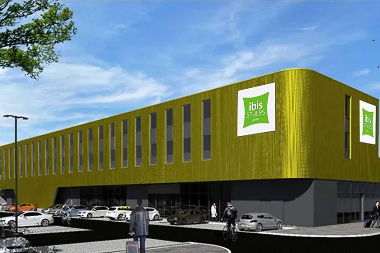 Bild: Spatenstich für das neue ibis Styles Nördlingen