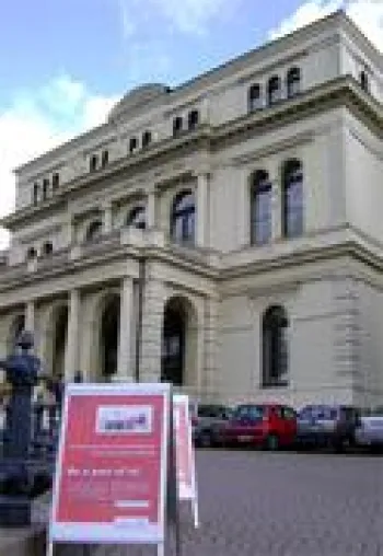 Bild: cnX4: Telekom-Firmen aus aller Welt 'netzwerken' in Frankfurt