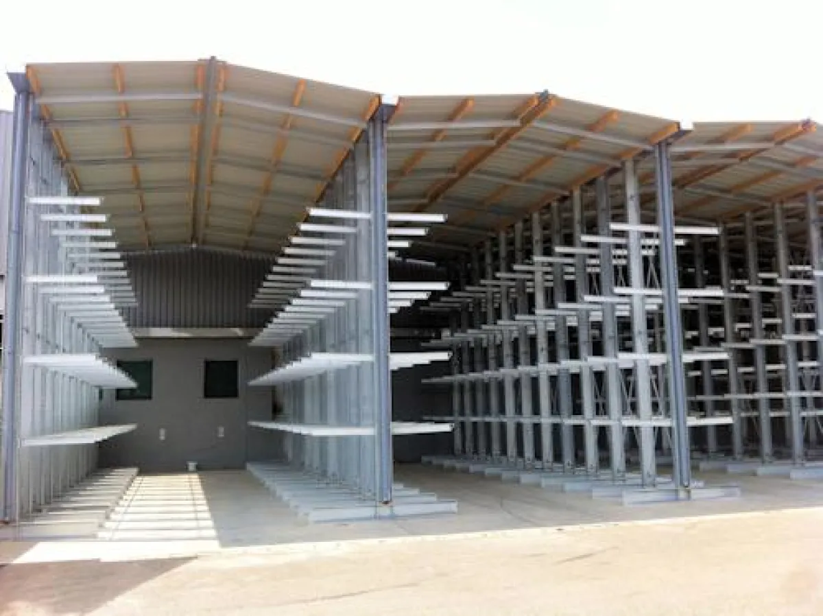 Der Baustoffhändler Ollier Bois hat sein Lager mit OHRA-Regalen erweitert. (Foto: Ollier Bois)