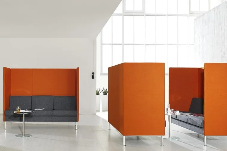 Schirmt den Schall ab: Manhattan HighBack für Lounge und Empfang Bild: Schirmt den Schall ab: Manhattan HighBack für Lounge und Empfang