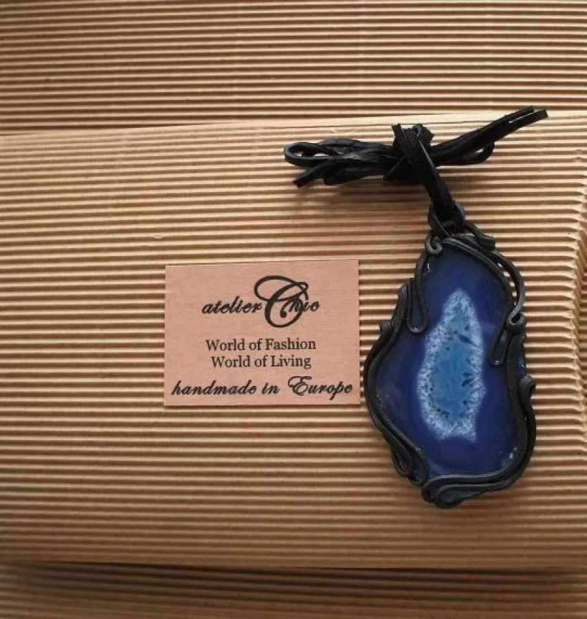 Achatscheibe im Künstlerharz