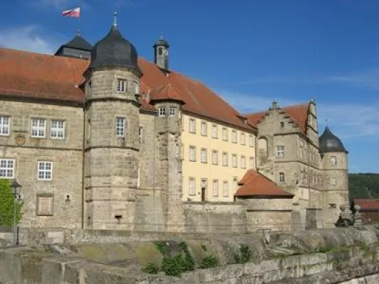 Bild: Nie bezwungen, nie besiegt - Die Festung Rosenberg thront bis heute über dem oberfränkischen Kronach