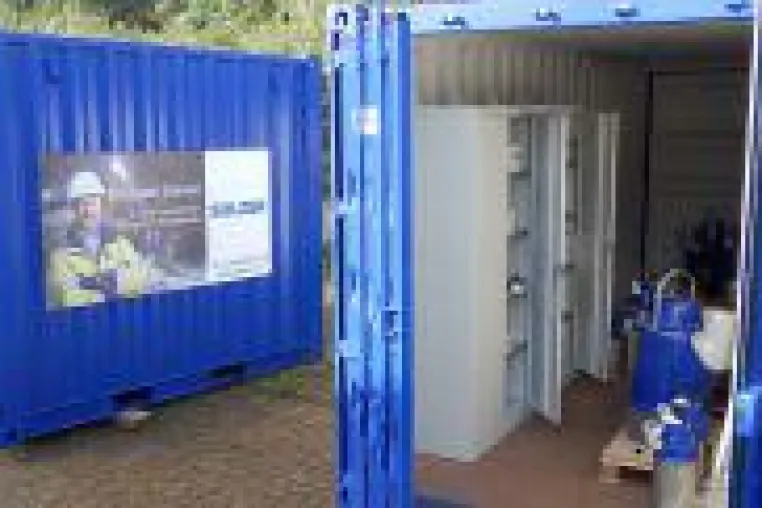 Bild: Sorgenfrei-Container mit Pumpen und Werkstatt von Sulzer für Baustellen