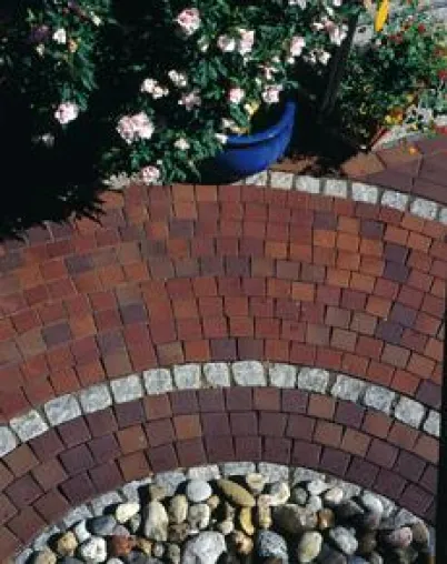 Bild: Die Terrasse mit den Farben der Natur gestalten - Original Pflasterklinker aus Ton gebrannt