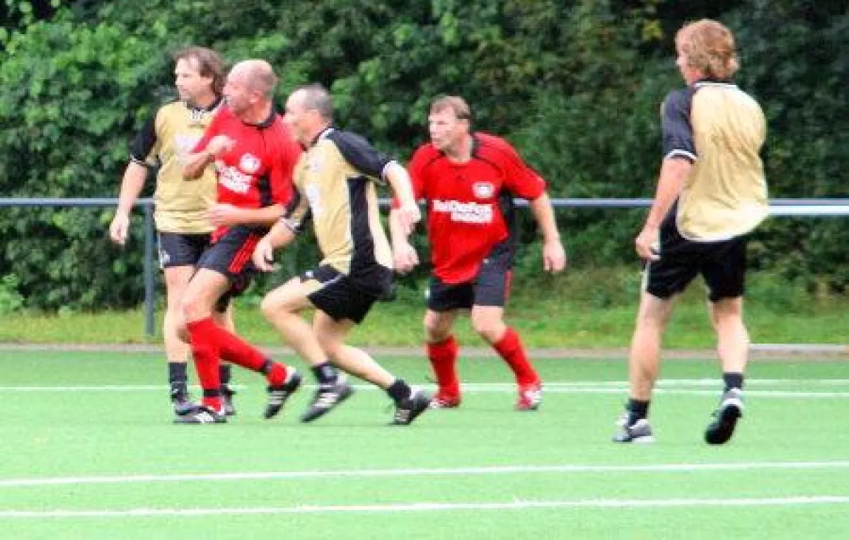 Die Bayer 04 Oldies in Aktion - Foto: André Helpensteller