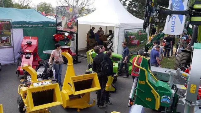 Bild: Forst-Live 2014 - Mit Schlegelmulcher und Holzspalter in Offenburg