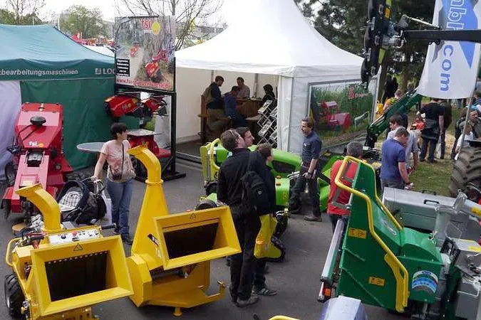 Bild: Forst-Live 2014 - Mit Schlegelmulcher und Holzspalter in Offenburg