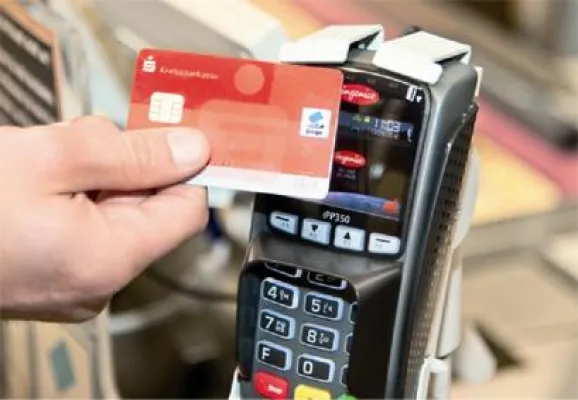 Ingenico iPP350 erhält als erstes Bezahlterminal die Zulassung für das kontaktlose Verfahren girogo Bild: Ingenico iPP350 erhält als erstes Bezahlterminal die Zulassung für das kontaktlose Verfahren girogo