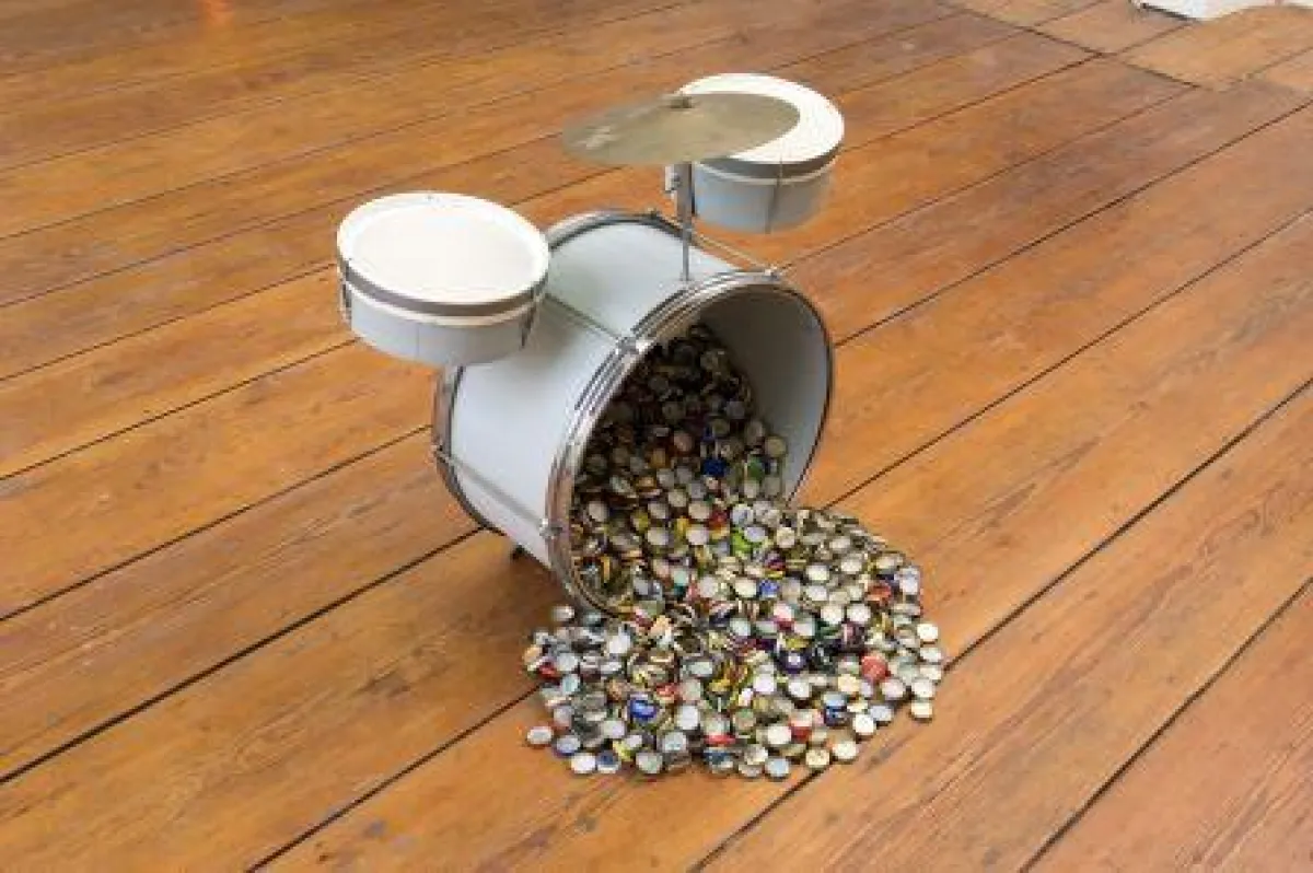 : Michael Gumhold, untitled (drum kit, small), 2010, Courtesy Galerie Georg Kargl Fine Arts, Vienna & Galerie West, Den Haag