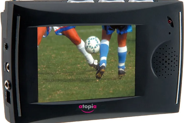 NTP im mobilen Fußball-Fieber: Der Atopia 3,5 AT-TV-3.5D DVB-T-Empfänger verpasst auch unterwegs kein Tor Bild: NTP im mobilen Fußball-Fieber: Der Atopia 3,5 AT-TV-3.5D DVB-T-Empfänger verpasst auch unterwegs kein Tor