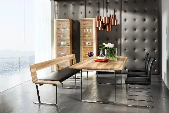 Bild: Markantes Holz in außergewöhnlichem Design – neues Massivholzmöbel Tesso von Anrei