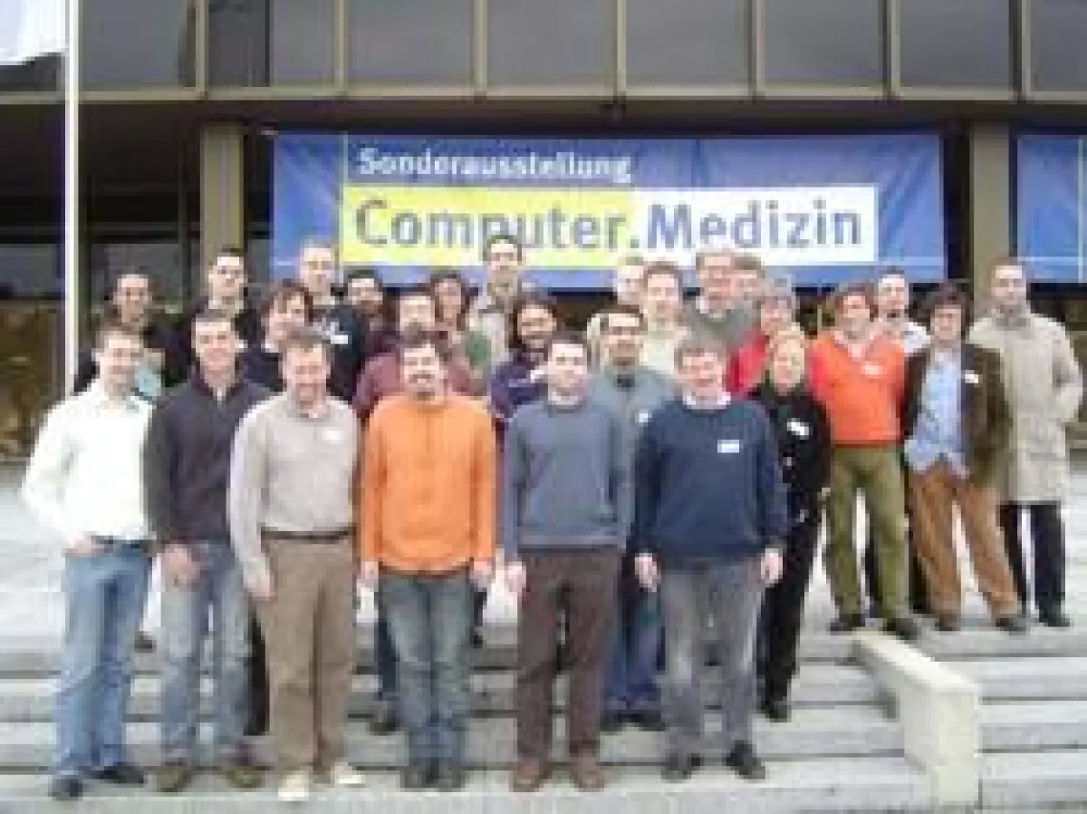 Die Workshop-Teilnehmer vor dem Heinz-Nixdorf-Museums-Forum