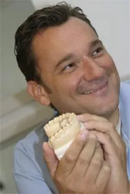 Laserzahnarzt Segräfe erfolgreich in Goggle Bild: Laserzahnarzt Segräfe erfolgreich in Goggle