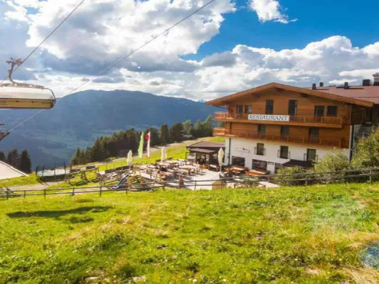 Bild: Sonnenskilauf bis nach Ostern im Hotel Hochzeigerhaus im Pitztal