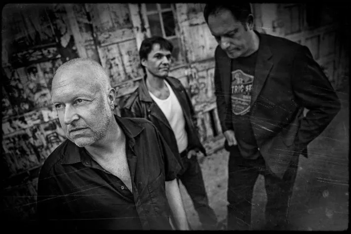 Bild: Grauer Mann Tanzt - Dunkelziffern