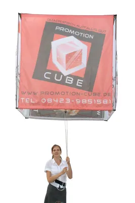 Bild: Innovative Werbung, die in die Luft geht - Neues Werbemedium erobert den Werbehimmel