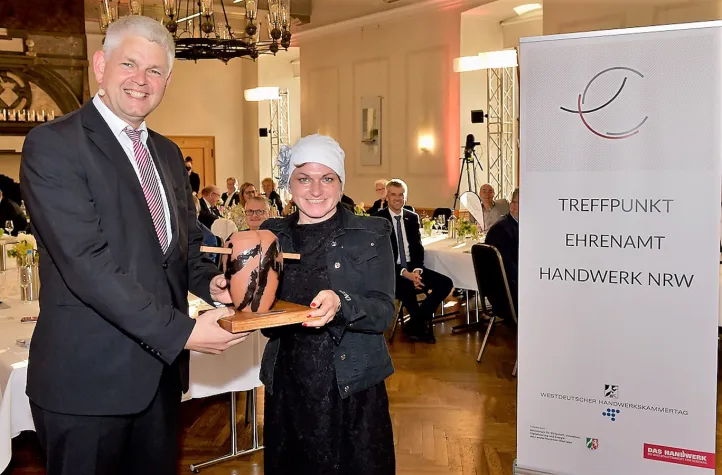 Handwerkskammer ehrt Essener „Lebenshelferin“: Ehrenamtspreis Handwerk NRW 2021 für Jessica Dorndorf Bild: Handwerkskammer ehrt Essener „Lebenshelferin“: Ehrenamtspreis Handwerk NRW 2021 für Jessica Dorndorf