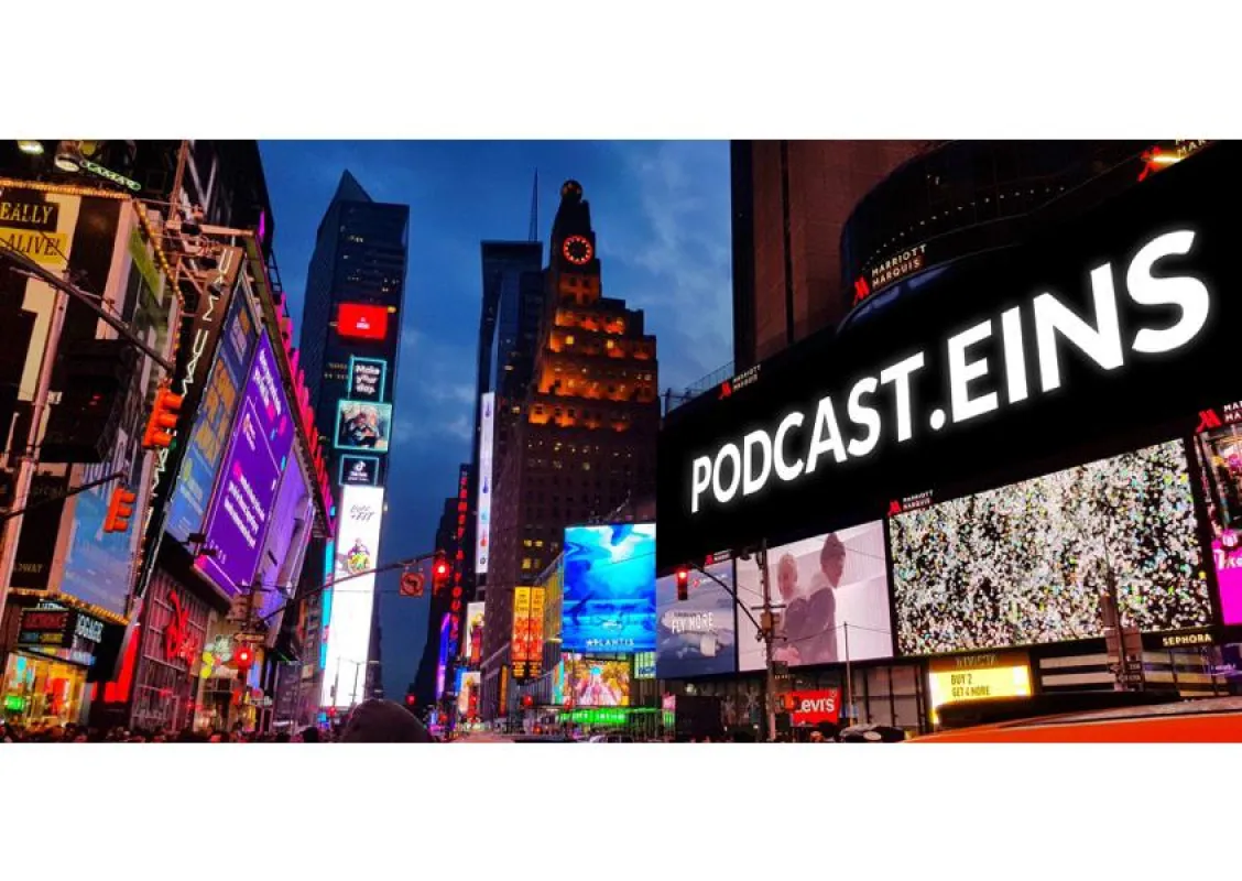 Times Square mit PODCAST.EINS neon signs