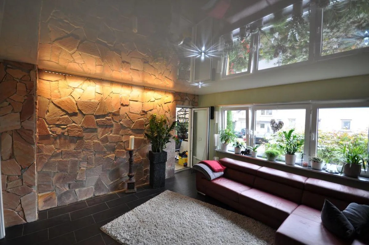 Spanndecke weiss Hochglanz mit Beleuchtung von Swarovski