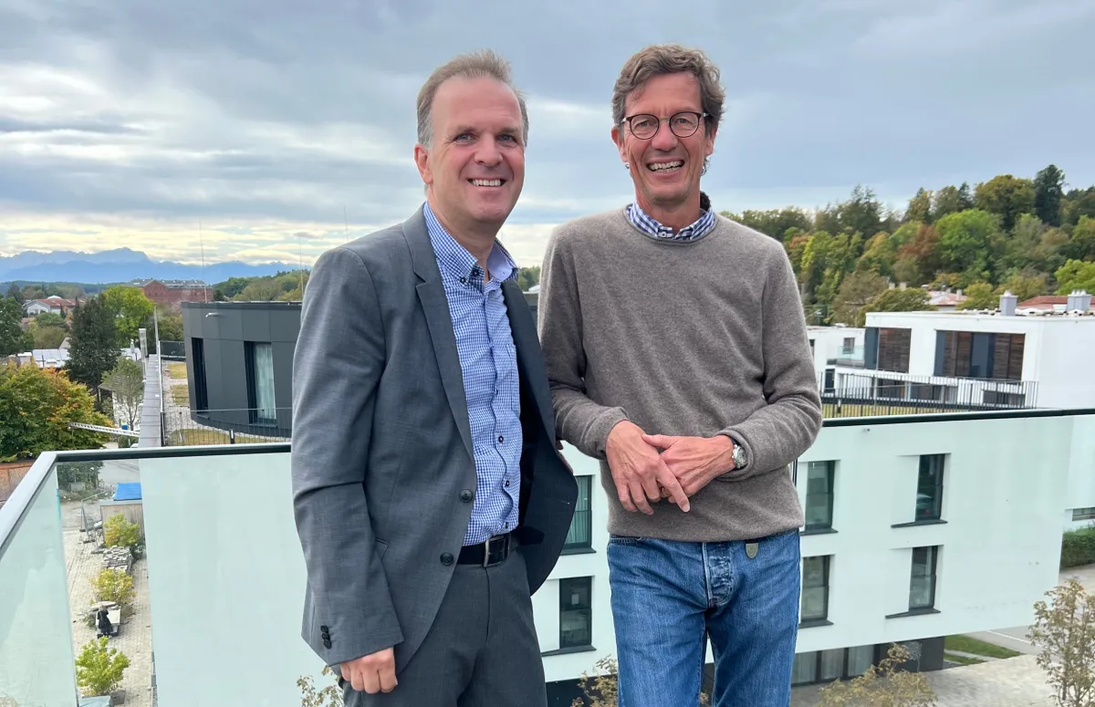 Dirk Blum, Vorstandsmitglied der CAS AG, Dr. Martin Fischer, CEO von Lobster (© Lobster)