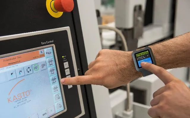 Höhere Maschinennutzungszeiten mit mobiler Alarmierung: Die Lösung zeigen wir auf der Hannover Messe 2018 Bild: Höhere Maschinennutzungszeiten mit mobiler Alarmierung: Die Lösung zeigen wir auf der Hannover Messe 2018