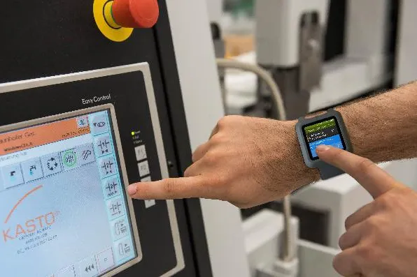 Bild: Höhere Maschinennutzungszeiten mit mobiler Alarmierung: Die Lösung zeigen wir auf der Hannover Messe 2018