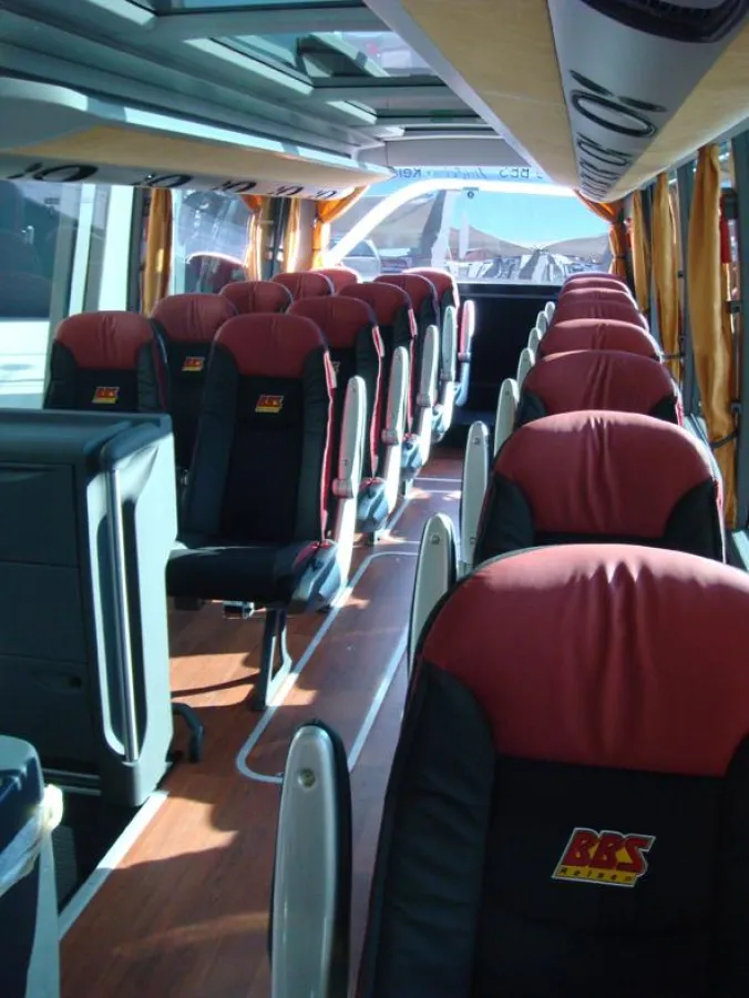 Innenaufnahme der Panoramabusse (Fotocredit: Susanne Heiss)