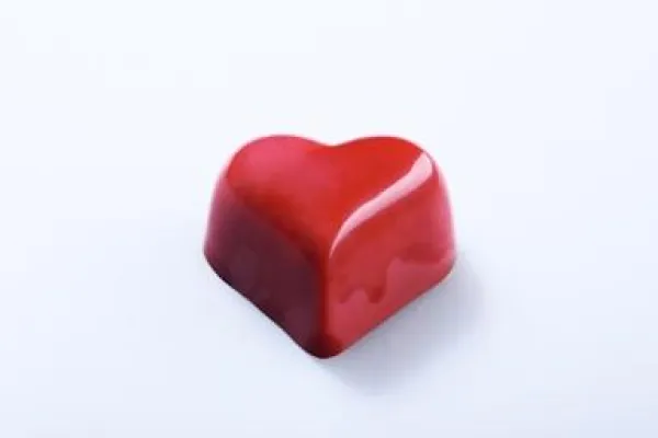 Bild: Alternative zum obligatorischen bunten Muttertags-Blumenstrauß - süße, farbige Edelsteinherzen der von opaque