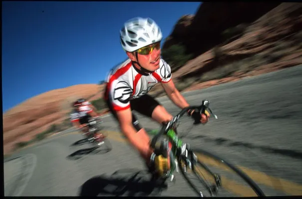 Bild: Schmale Reifen, breites Grinsen – Rennrad-Typenkunde