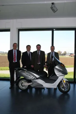 Bild: Bürgermeister Werner Schiessl und Abgeordneter des Europäischen Parlaments Manfred Weber zu Gast bei HaWi