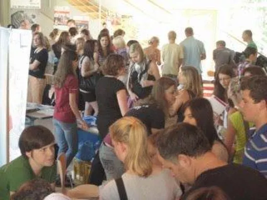 Bild: Mainzer Schüler mit Fernweh-Wind in den Segeln / JUBi-Messe informiert zu Schüleraustausch, Au-Pair und Meer