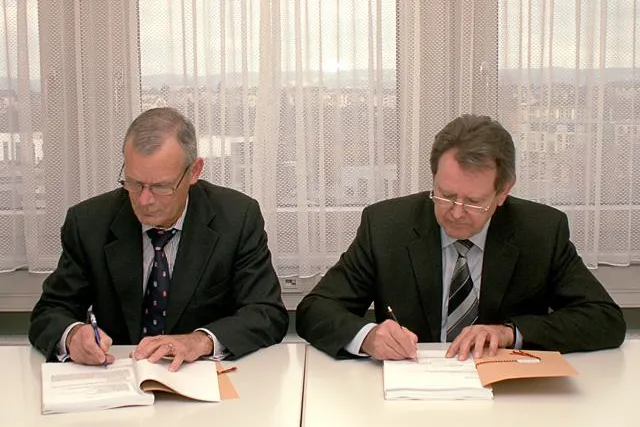Streitkräftegemeinsames Führungsinformationssystem - Vertrag für die Weiterentwicklung unterzeichnet Bild: Streitkräftegemeinsames Führungsinformationssystem - Vertrag für die Weiterentwicklung unterzeichnet