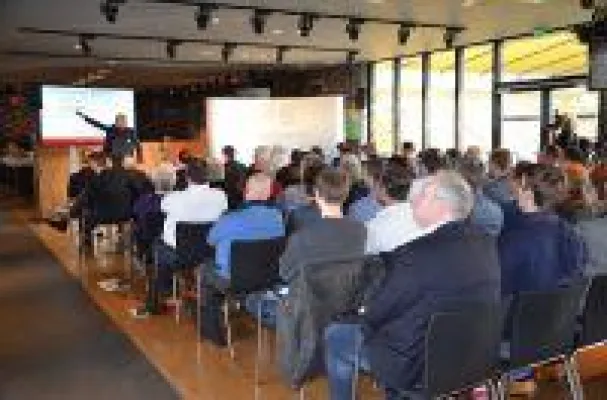 Bild: "Tag des Donners" schlägt ein