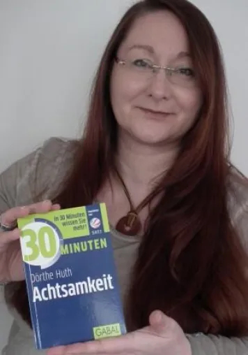 30 Minuten Achtsamkeit - Das Buch für innere Ruhe und äußere Gelassenheit von Dörthe Huth Bild: 30 Minuten Achtsamkeit - Das Buch für innere Ruhe und äußere Gelassenheit von Dörthe Huth