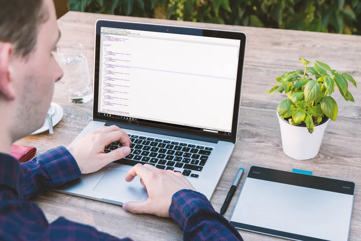 Das DMS der Fasihi GmbH unterstützt Unternehmen auf dem Weg in die digitale Transformation. (© Foto: TeeFarm (Pixabay). )