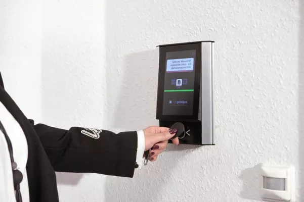 Bild: Neues Zeiterfassungsterminal ADT 1100 mit Masterleser-Funktion und SAP-Schnittstelle