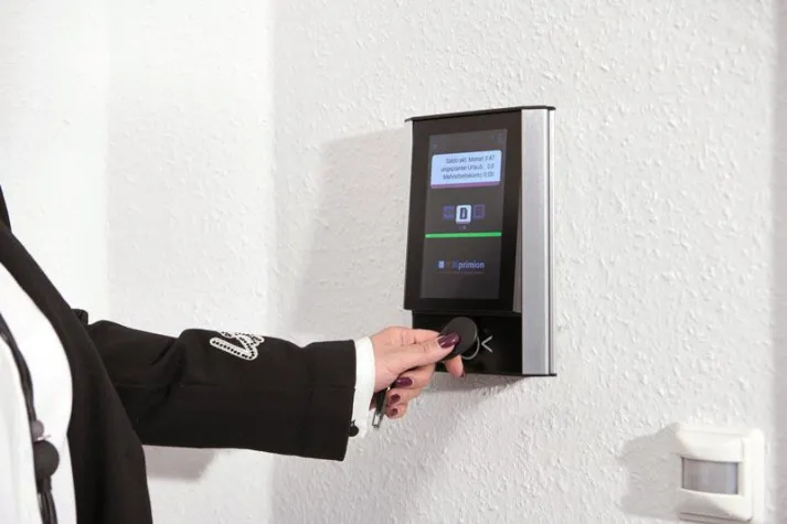 Neues Zeiterfassungsterminal ADT 1100 mit Masterleser-Funktion und SAP-Schnittstelle Bild: Neues Zeiterfassungsterminal ADT 1100 mit Masterleser-Funktion und SAP-Schnittstelle