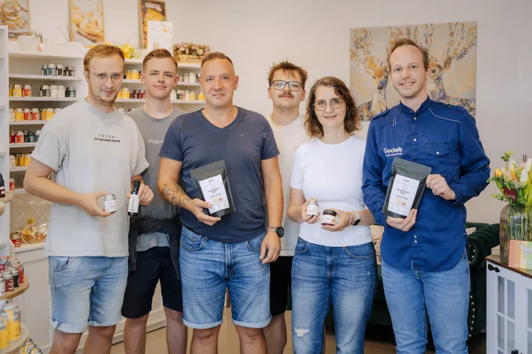 Gemeinsam für Vielfalt: Crefelder CSD e. V. und Gockels Genussmanufaktur präsentieren gemeinsame Pride-Edition Bild: Gemeinsam für Vielfalt: Crefelder CSD e. V. und Gockels Genussmanufaktur präsentieren gemeinsame Pride-Edition