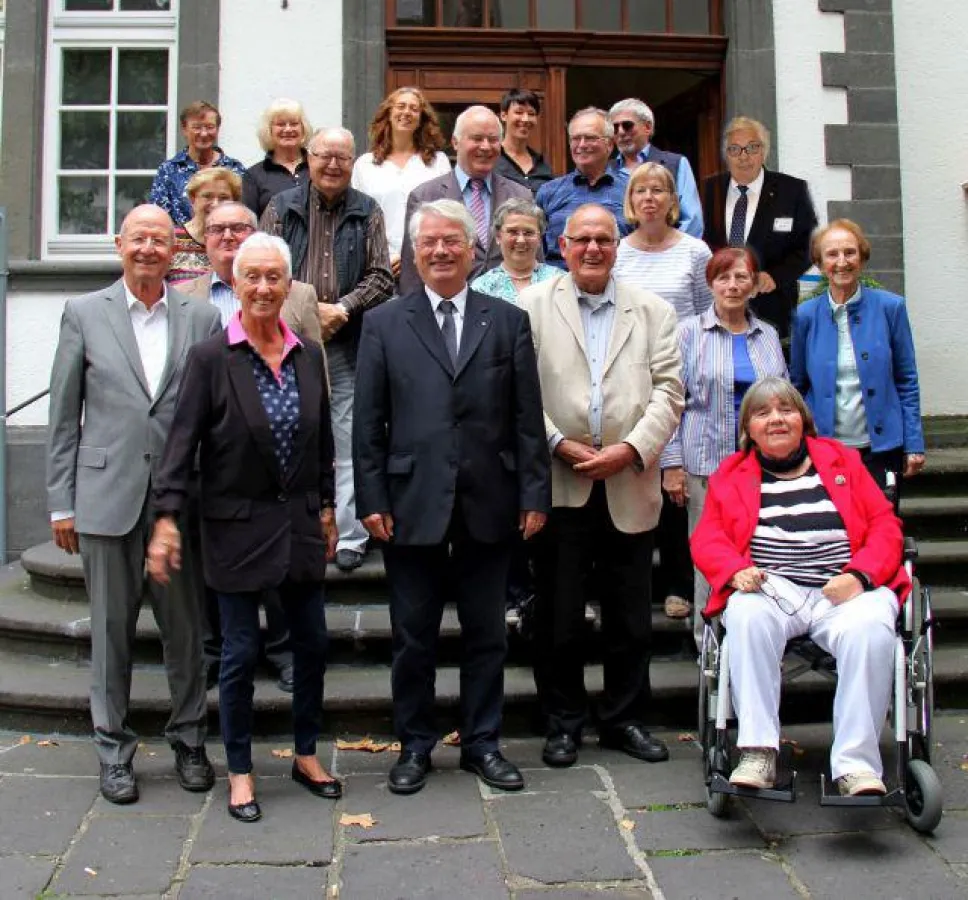 Koblenzer Seniorenbeirat; vorne (zweiter von links) der Vorsitzende >Prof. Dr. Heinz-Günther Borck
