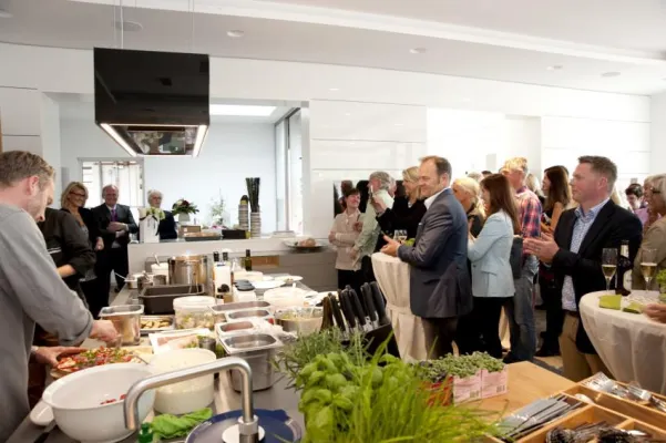 Bild: Große Resonanz auf Neueröffnung von Kuhlmann Küchen in Wallenhorst