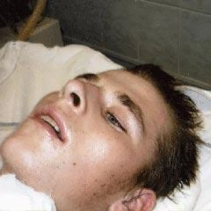 Roman Kasakow im Koma. Soll er nach dem Willen des Militärs sterben, um das Verbrechen zu vertuschen? Bild: Organisation